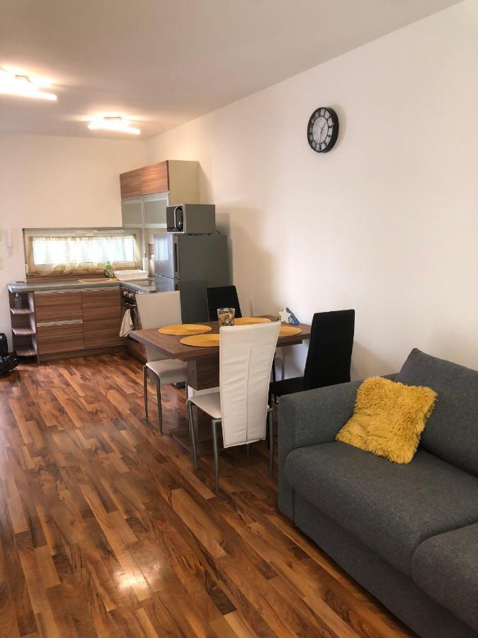 Dóra Apartamento *